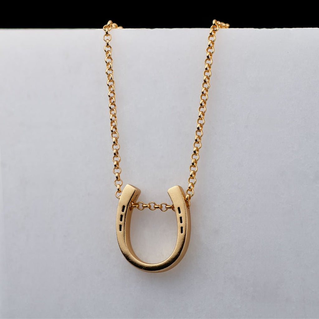 Classique - Equestrian Horseshoe Necklace in Gold - URBANPICK FASHION
