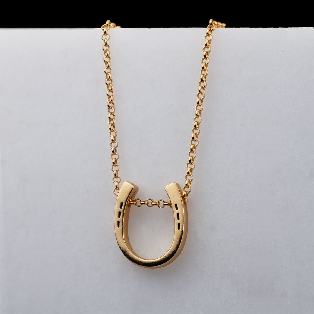 Classique - Equestrian Horseshoe Necklace in Gold - URBANPICK FASHION