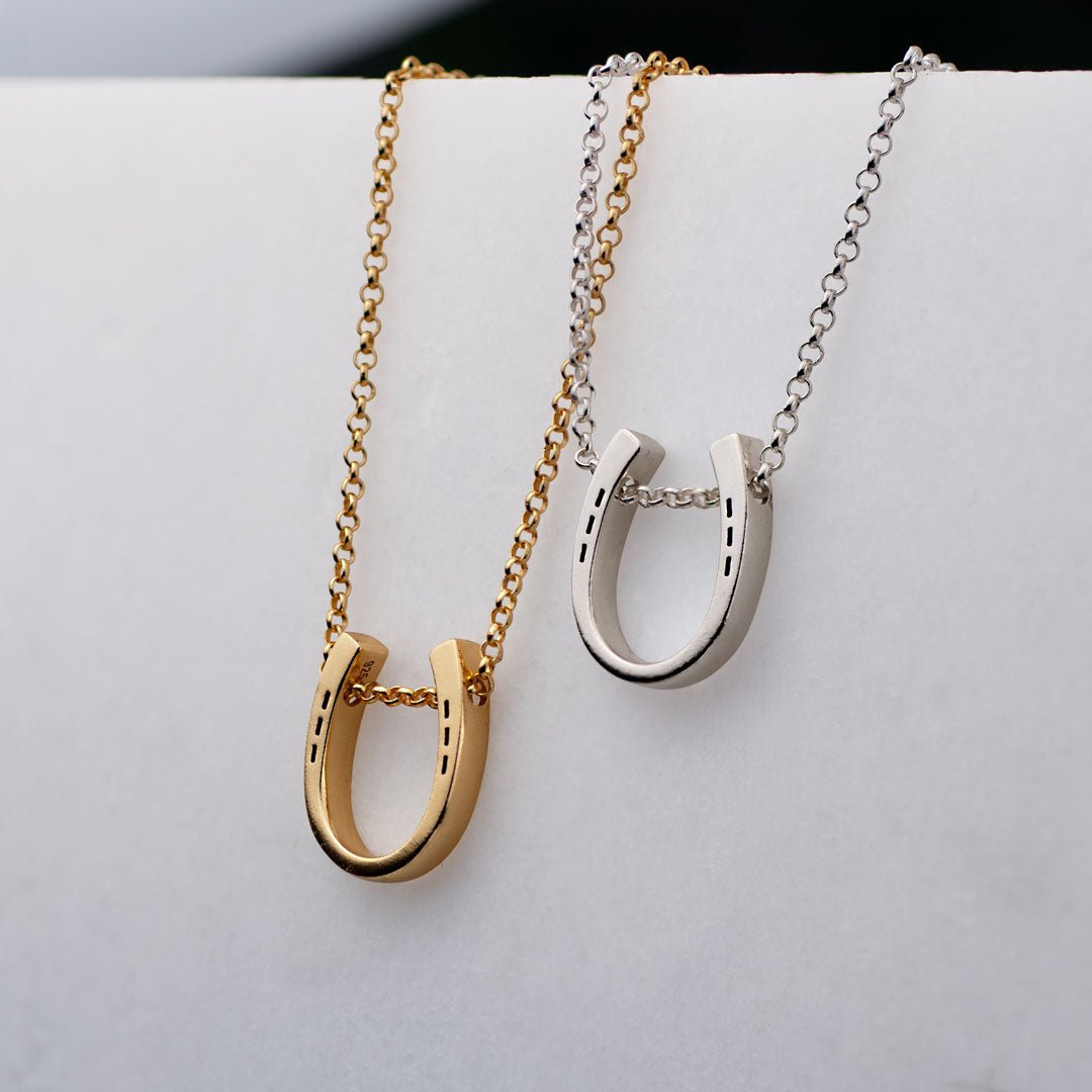 Classique - Equestrian Horseshoe Necklace in Gold - URBANPICK FASHION