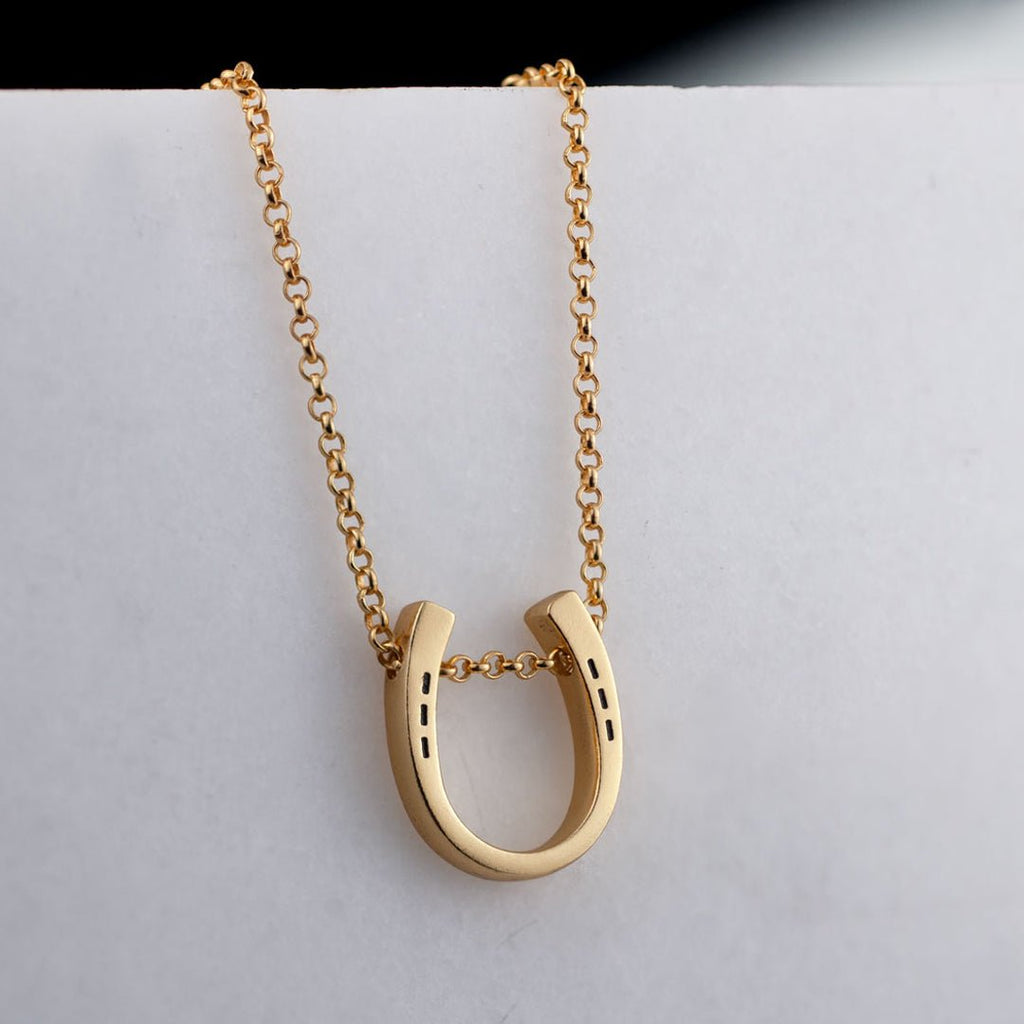 Classique - Equestrian Horseshoe Necklace in Gold - URBANPICK FASHION