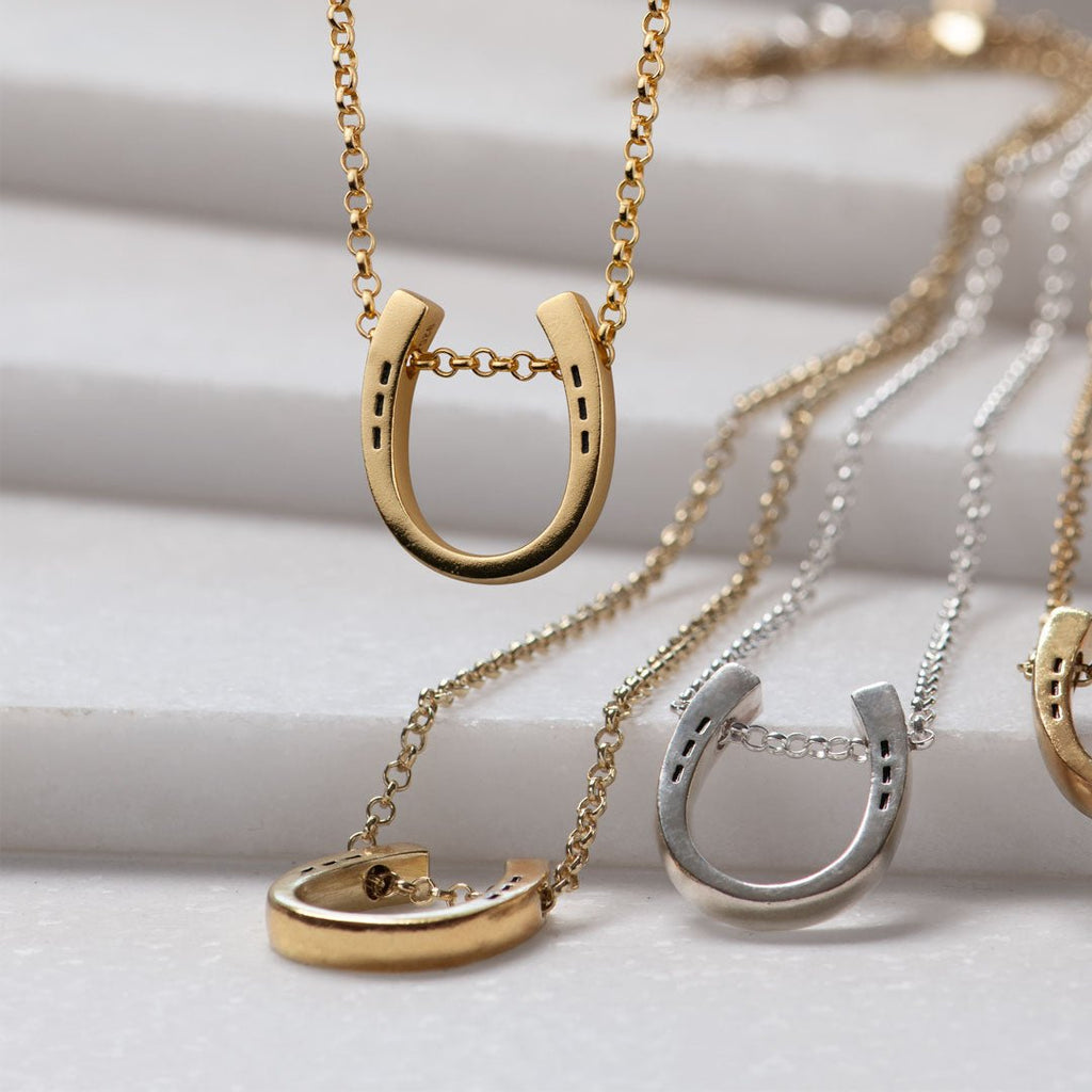 Classique - Equestrian Horseshoe Necklace in Gold - URBANPICK FASHION