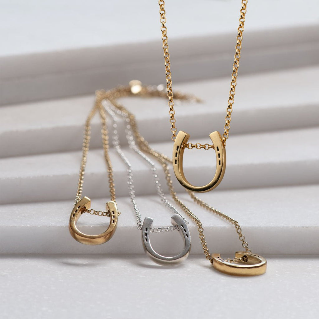 Classique - Equestrian Horseshoe Necklace in Gold - URBANPICK FASHION