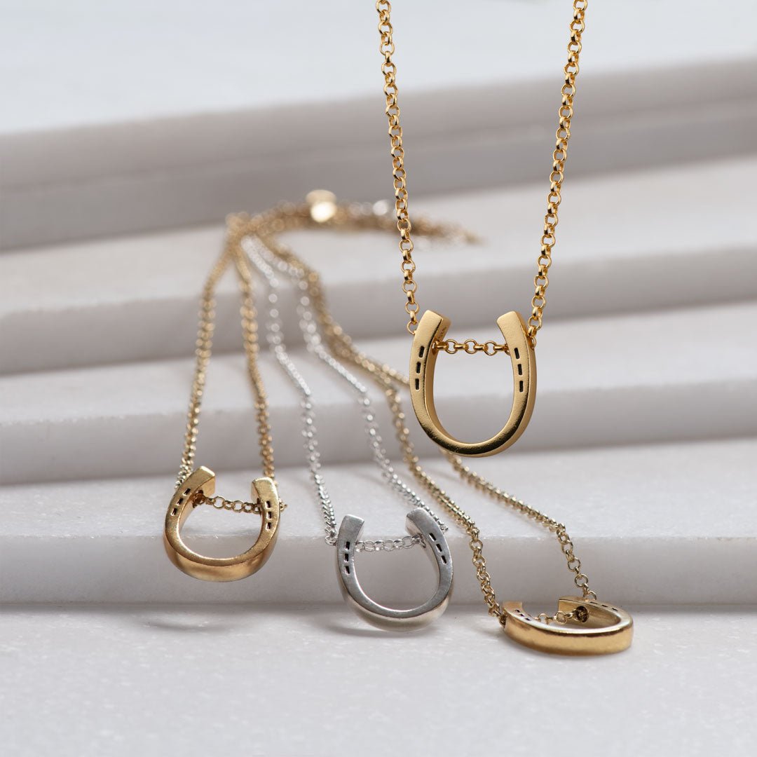 Classique - Equestrian Horseshoe Necklace in Gold - URBANPICK FASHION
