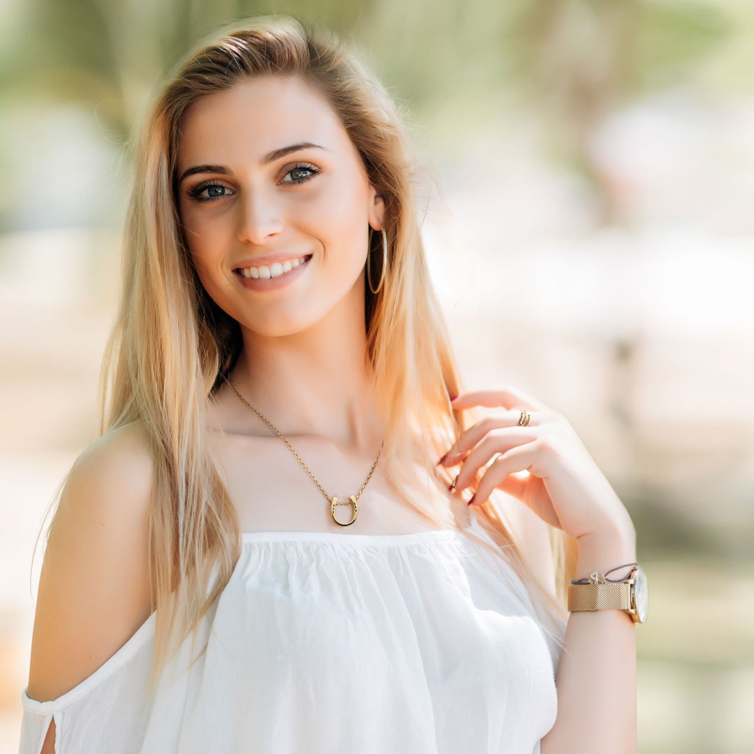 Classique - Equestrian Horseshoe Necklace in Gold - URBANPICK FASHION