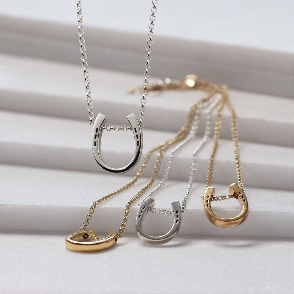 Classique - Equestrian Horseshoe Necklace in Silver - URBANPICK FASHION