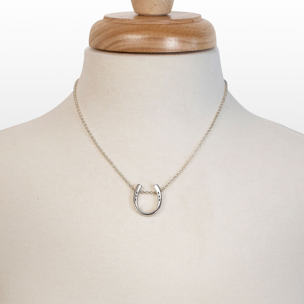 Classique - Equestrian Horseshoe Necklace in Silver - URBANPICK FASHION