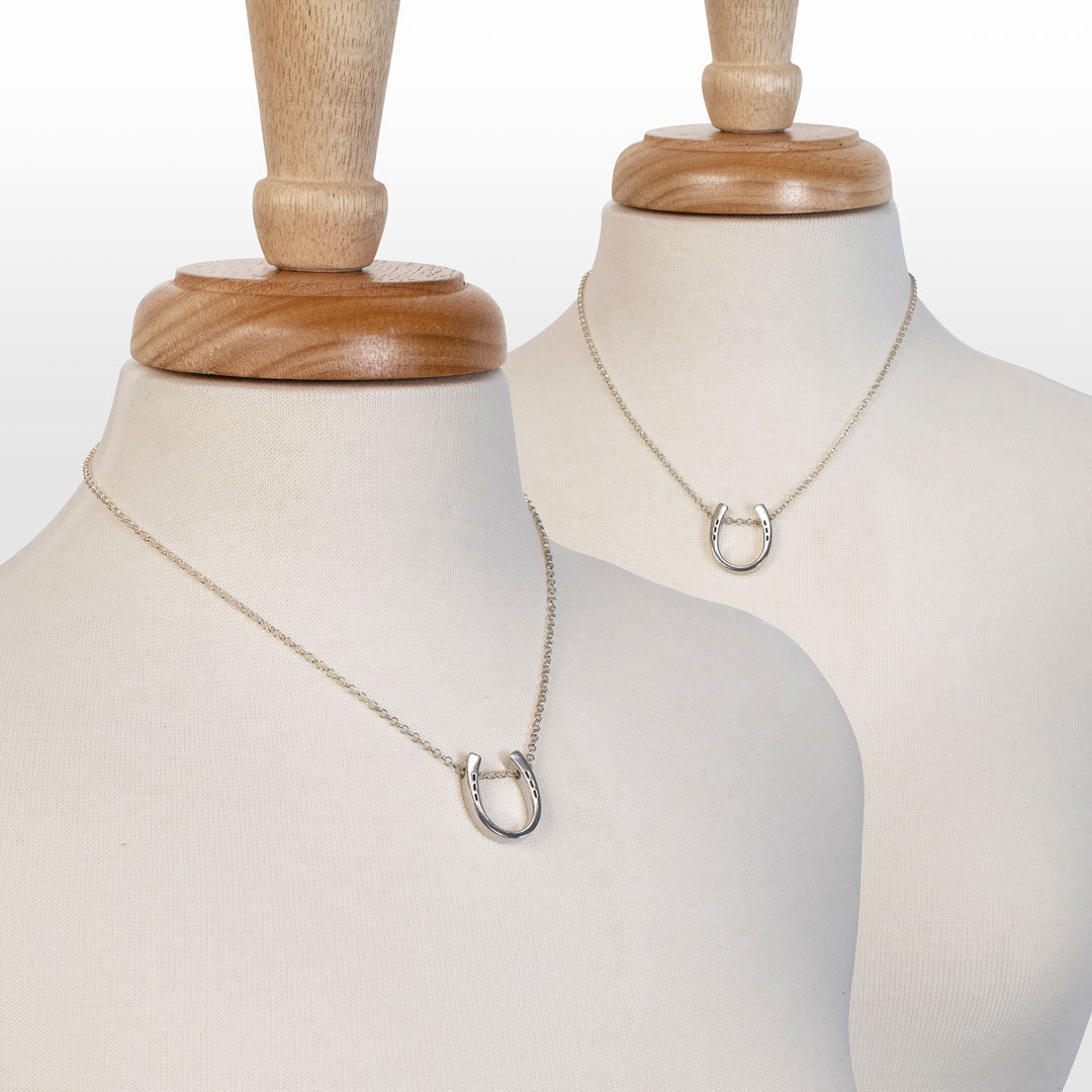 Classique - Equestrian Horseshoe Necklace in Silver - URBANPICK FASHION