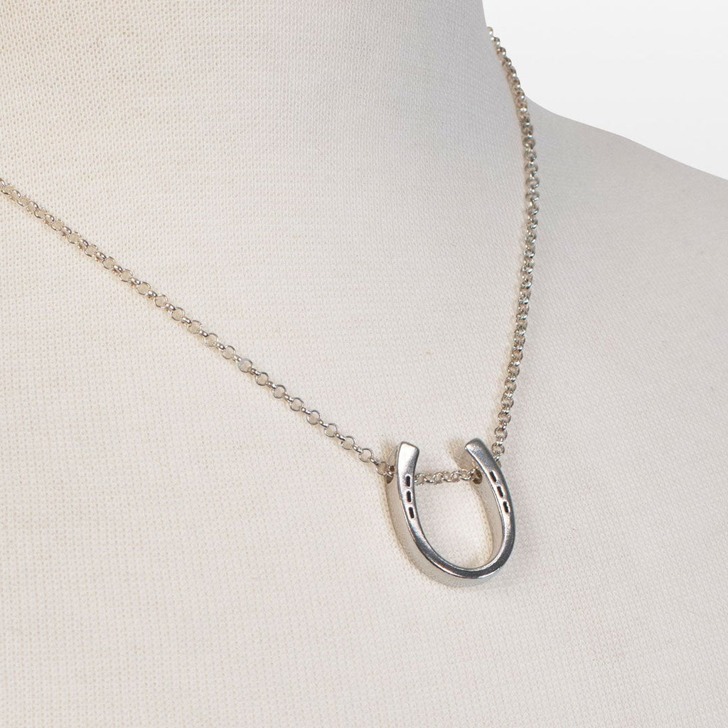 Classique - Equestrian Horseshoe Necklace in Silver - URBANPICK FASHION