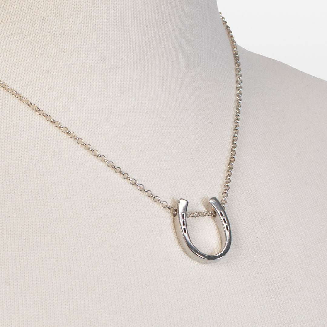 Classique - Equestrian Horseshoe Necklace in Silver - URBANPICK FASHION