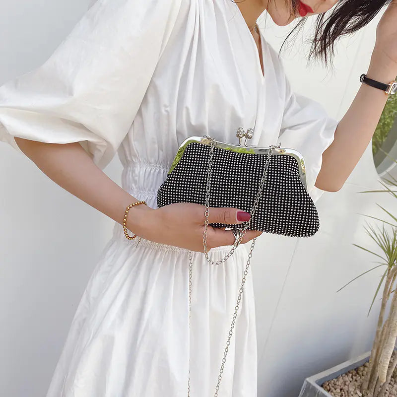 Crossbody Clip Chain Bag for Stylish Outings - URBANPICK FASHION